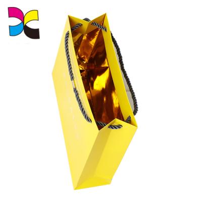 China Wholesale Custom Made Rcyclable Modern Manufacturer OEM and Yellow Glossy Laminated Insert with Goldren Card Luxurry Bag Paper Packaging for sale