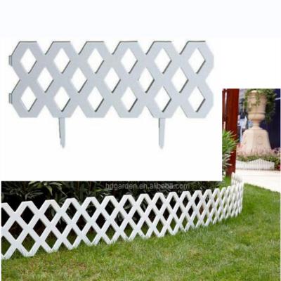 China 2022 New Garden Lawn Picket Easily Assembled Plastic Landscaping Edging Decorative Fence Grid Black Mini Grass Fence Picket for sale