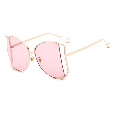 China Fashion Sunglasses 2021 Best Newest Design Cat Eye Oversized Womens Unique Cheap Fashionable Sale Sunglasses for sale