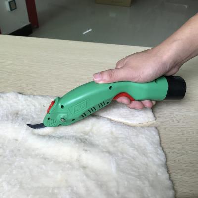 China 3.6V Portable Electronic Shear Scissors for Clothes Cutting Machine Cordless Electric Scissors for Fabric for sale