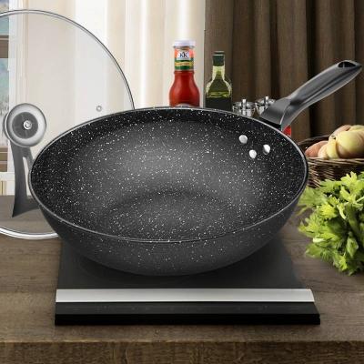 China Viable Chinese Hand Hammered Wok Wooden Handle No Coating Round Bottom Wok Pan Cover Metal Stove Pcs for sale