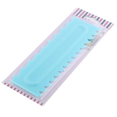 China OEM DIY 3D Blade Multifunctional Plastic Disposable Food Grade Pastry Icing Dough Cutter For Cake Decorating Cake Scraper Decorative Mousse for sale