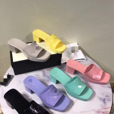 China 2022 Brand New Designer Slippers Famous Slide Women's Slippers Damping for sale