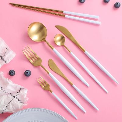 China Sustainable Hotel 24 Pieces Stainless Steel Flatware Set White And Gold Spoon Cutlery With Travel Bag Camping for sale