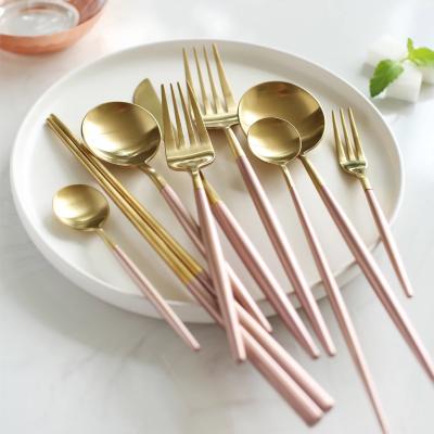 China 18/10 Rose Gold Plated Stainless Steel Flatware Sustainable Cutlery Set Knife Fork Spoon With Box for sale