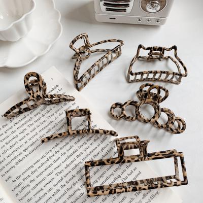 China Simple temperament and fashion INS metal hair claws alloy large hair clips Korean cute thick hair accessories women for sale