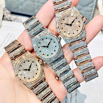 China Antique Day/Date Quartz Watch Women Alloy Band Luxury Clock For Lady Classic Wristwatch for sale