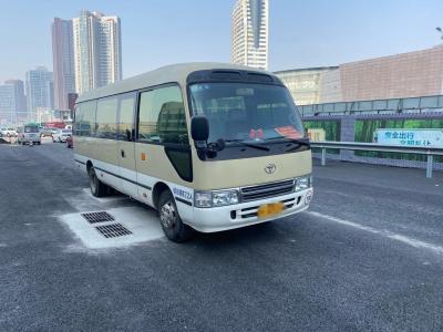 China 22 assentos direção da mão esquerda de 2012 anos usaram o motor de gasolina do ônibus 2TR da pousa-copos de Toyota à venda