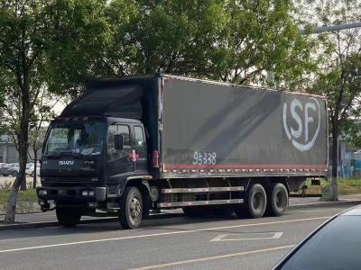 Cina Lunghezza veloce del cambio 9.6m del camion a forma di scatola di ISUZU Cargo Truck Second Hand in vendita