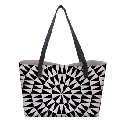 China JAKIJAYI 3D Eco-friendly Creative Novelty Hypnotize Style Leather Rope Polyester Large Tote Beach Bag For Relieve Worry Stress for sale