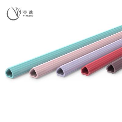 China New Collapsible Heart Tending Viable Straw Easy Clean Reusable Colorful Silicone Straw for sale