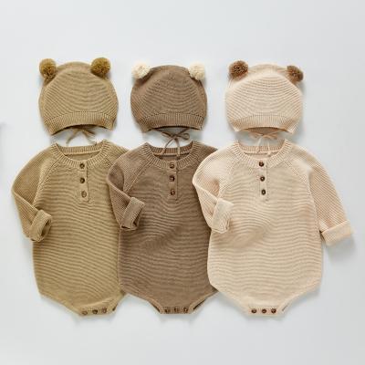 China Customized Antibacterial Warm Hat With Long Sleeve Design Cute Baby Romper Plain Newborn Baby Clothing Set for sale