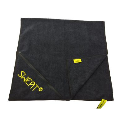 China Direct Selling Compressed 300gsm Microfiber Sports Embroidered Towel Gym Towel With Zipper Pocket for sale