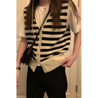 China High Quality Autumn Winter V-Neck Sweater Sleeveless Vest Anti-pilling Vintage V Neck Cable Knitted Vest Women's Vest for sale