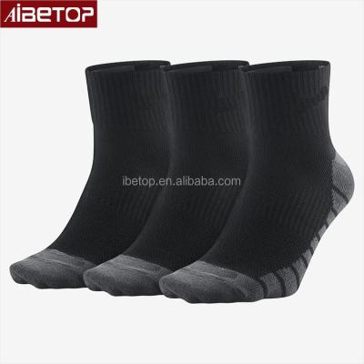 China Antibacterial Custom Logo Sport Socks Short Black Gym Ankle Cotton Socks Men With Logo 2022 for sale