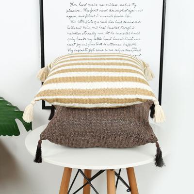 China New Wholesale 2022 Viable Faux Straw Stripe Woven Cushion Cover Outdoor Farmhouse Tile Case With Tassels For Chair Sofa Patio for sale