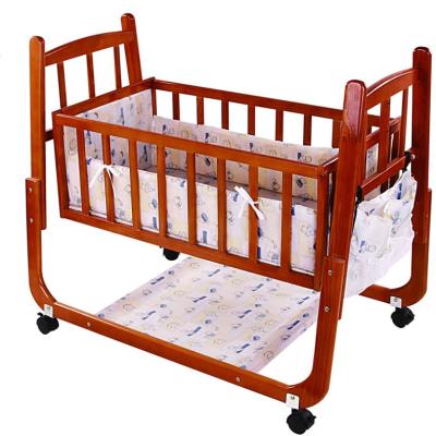 China Bruin Houten de Schommelingsbed van de Ontwerp Automatisch Baby met Remmen 99*61*85cm Te koop