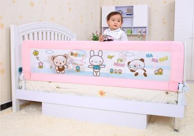 中国 折りたたみ幼児のベッドの柵のピンク、子供のための安全ベッドの柵 販売のため