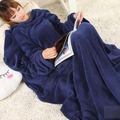 China Portable manufacturers wholesale TV flannel blanket with sleeves and pocket fleece blankets dark blue and dark gray for sale