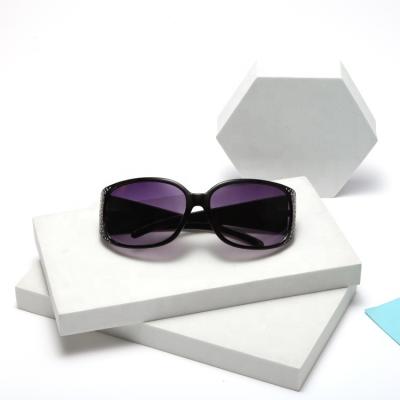 China New Fashionable Outdoor Activities Sunglasses Big Frame Vintage UV400 Sunglasses for sale