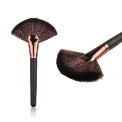 China Private Label Silky Soft Professional Face Highlighting Makeup Brush Blush Cosmetic Brush Tool Fan Makeup Brushes for sale