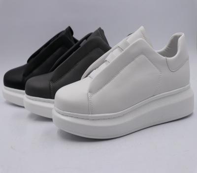 China Simple Fashion Sneaker Street Wear Low Top Sneaker for sale