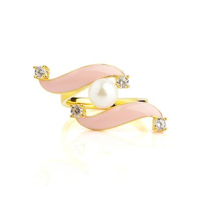 China 2022 Wholesale Fashion Luxury Crystal Daisy Flower New Pearl Shell The Wave Pending Ring for sale