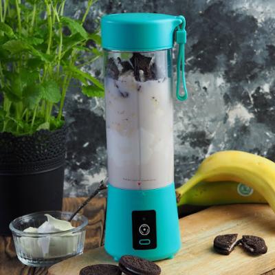 China Car Factory Design USB Charging 6 Blades Stand Up Battery Operated Rechargeable Fruit Juicer Juicer Blender for sale