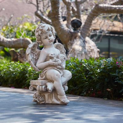 China Outdoor Europe Garden Angel Angel With Squirrel Statue For Lawn Patio Yard Stone Polyresin Antique for sale