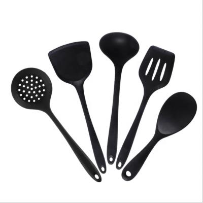 China Viable Color Box 5 Pcs Set Wholesale Black Kitchen Accessories Utensils Silicone Kitchen Utensils for sale