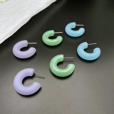 China Simple temperament earrings retro new FASHIONABLE c-shaped resin earrings design soft earrings for sale