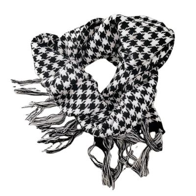 China Remarkable Hot Selling Environmental Friendly Custom Jacquard Logo Black And White Lattice Scarf for sale