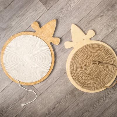 China Modern Cat Floor Stocked Flat Jute Scratching Mail Mouse Shape Cat Scratcher Cat Toys Gift for sale