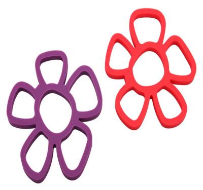 China Hot Seller Japanese Popular Handmade Pot Dish Iron Shape Silicone Tripod Pad Viable for sale