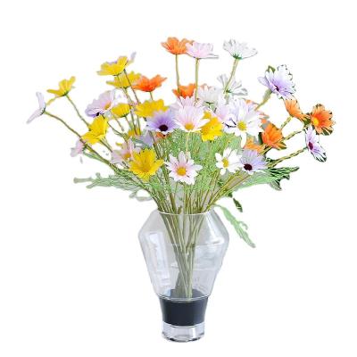 China Small Daisy Chrysanthemum Artificial Flowers China Plastic chrysanthemum home minimalist silk single stem decoration party for sale