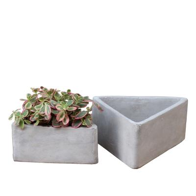 China 2021 hot sale farmhouse artificial green plant bonsai with cement pot home&office for sale