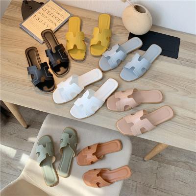 China New Trendy Slippers Women Summer Fashion Wear Beach Slippers Joker Fashion Net Red Sandals for sale