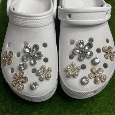 China 2022 New Design Custom Diamond Metal Diamond Clog Charm 2022 New Bling Luxury Clog Decoration Shoes Clog Charms Luxury Wholesale for sale