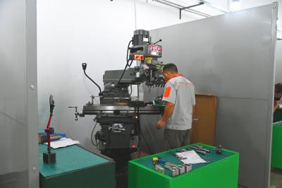 China Metal Welding Services: MIG, TIG, Spot, Resistance and Robotic Welding Robot for sale