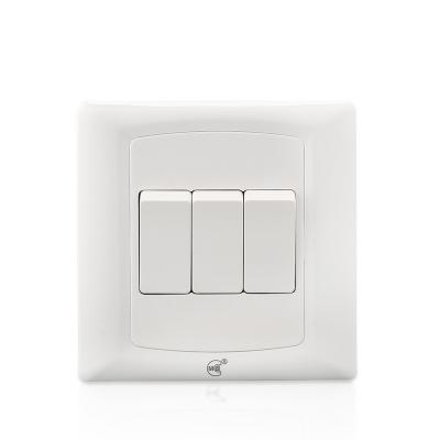 China Modern UK PC/Copper British Standard 3 Gang 1 Way Wall Light Switch for sale