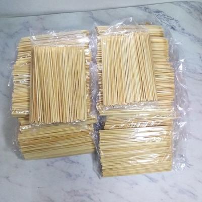 China Easily cleaned 3mm 4mm 5mm diameter bamboo sticks wooden skewers for barbecue 20cm 25cm 30cm for sale