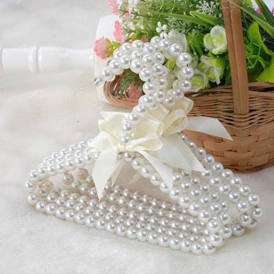 China G01149 Viable Wholesale 20CM Clothing Store Supplies Dog Cat Hangers and Holders Plastic Pearl Bow Baby Hanger for sale