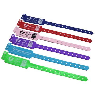 China Manufacturer Waterproof Buckle PVC Logo Qr Code Material Event Party Wristbands for sale