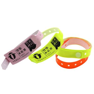 China OEM Waterproof Service Tyvek Halloween Christmas Fashion Wristband PVC Vinyl Paper Wristbands for sale