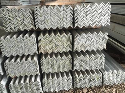 China Hot Rolled Mild Steel Angle Bar With JIS  grade  SS400 Bar Cutting / Bending / Drilling Hole for construction material for sale