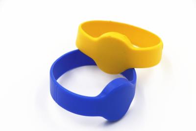 China Rewriteable Rfid Silicone Wristbands For Spa Member Management for sale