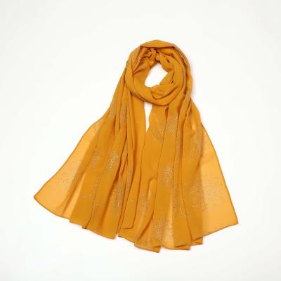 China New Piercing Sunscreen Chiffon Chiffon Hijab Female Single Scarf Hijab Warm Pearl Muslim Shawl Female Hijab for sale