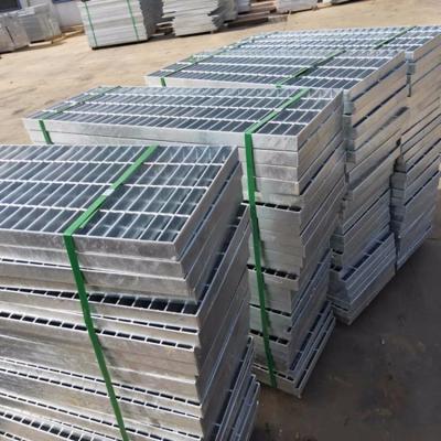 China Anti-Slip Serrated Galvanized Drainage Covers 32*5mm Metal Building Construction Materials Steel Grating for sale