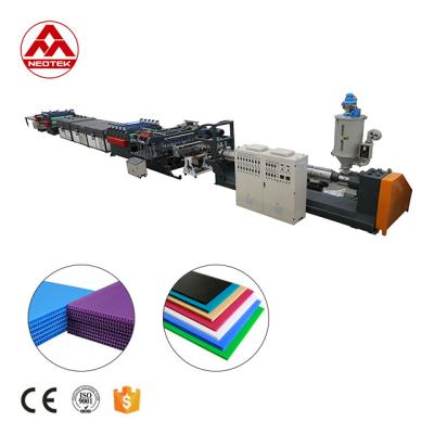 China 320kW Power PC PP Hollow Sheet Extrusion Line met geavanceerde technologie Te koop