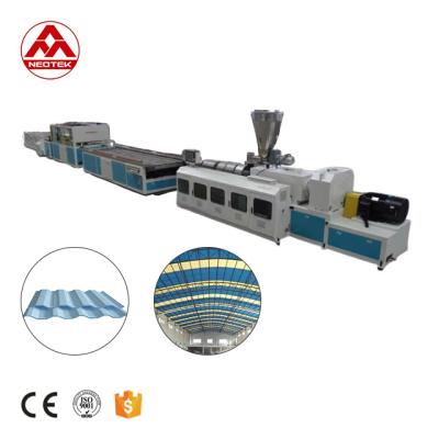 China 380V 50hz Spannung PVC Hohlblatt Extrusionsleitung mit 156 1 Schraub L/D Verhältnis Design zu verkaufen